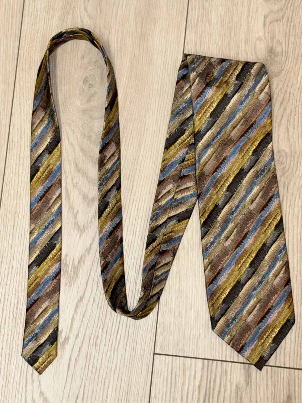 Pavone Men’s 100% Silk Abstract Diagonal Striped Designer Necktie Made In Italy